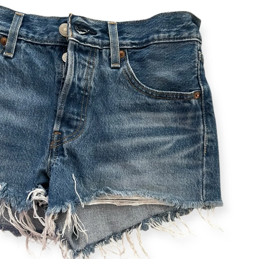 Levi’s 501 button fly distressed raw hem denim jean shorts medium wash size 25